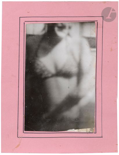 null Miroslav Tichy (1926-2011) 
Sans titre, c. 1960-1970. 
[Femme en bikini].
Épreuve...