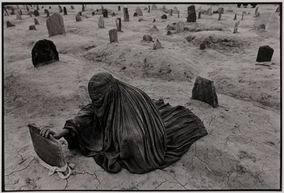 null James Nachtwey (1948) 
Afghanistan, 1996. 
En deuil d’un frère tué par une roquette...