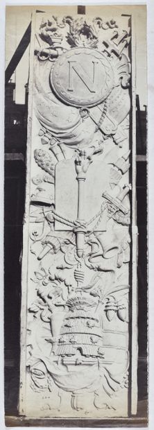  Édouard Baldus (attribué à) Prise de vue sculptures hauts reliefs sur balcon, c....