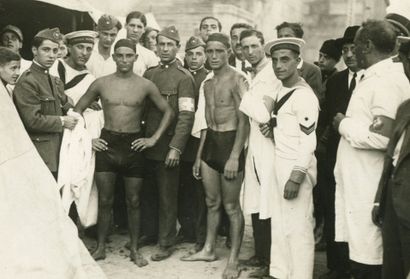 null Romolo del Papa
Traversée de Rome la nuit à la nage, c. 1934.
Le vainqueur Giacomo...