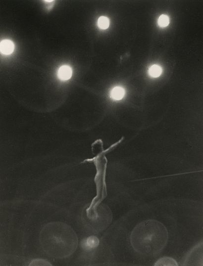 null François Tuefferd (1912-1996)
Funambule du cirque Rancy au Grand Palais, 1943.
Épreuve...