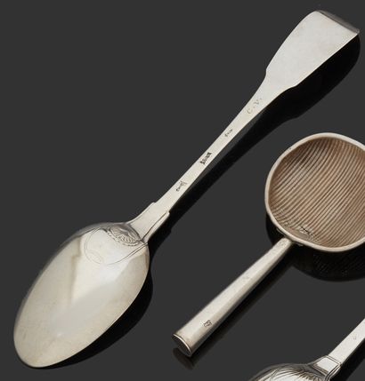 null ROCHEFORT 1745
Cuiller à ragoût en argent modèle uniplat, la spatule au niveau...