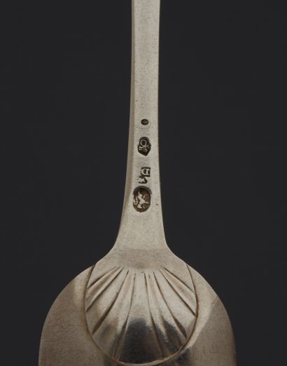 null BERGUES 1775- 1776
Six small silver spoons in a case with the form, model uniplat...