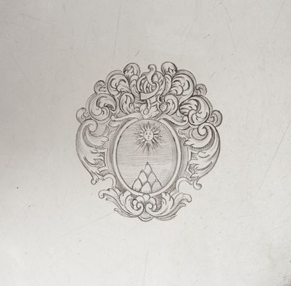 null PARIS 1742 - 1743
Jatte ronde en argent uni. Modèle à six contours bordés de...