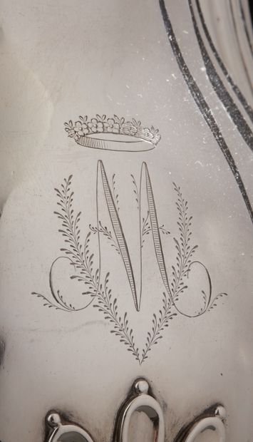 null DOUAI 1746 - 1749
Verseuse quadripode en argent de forme balustre, les pieds...