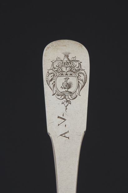 null TOULOUSE 1729 - 1738
Cuiller à olives en argent, modèle uniplat gravé d’armoiries...