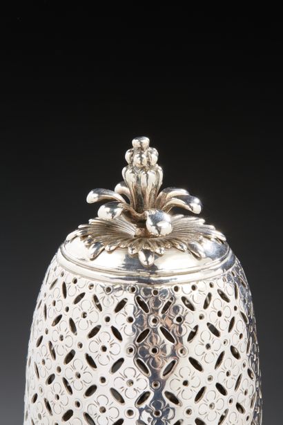 null CHAMBERY 1725 - 1751
A silver saupoudreuse of baluster form, it rests on a pedestal...