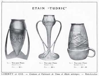 Archibald KNOX (1864-1933) pour LIBERTY & Cie Série Etain Tudric Paire de vases cornet...