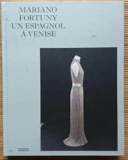 null [MODE - FASHION]
Lot de 12 ouvrages.

*Gianni Versace.
Leonardo Arte, 1998....