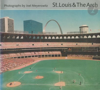null MEYEROWITZ, JOEL (1938
)St. Louis & The Arch. Photographs by Joel Meyerowitz....
