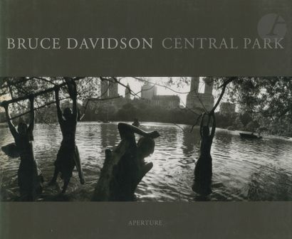 null DAVIDSON, BRUCE (1933
)2 volumes.
Central Park.
Aperture, 1995.
4 oblong (25.5...