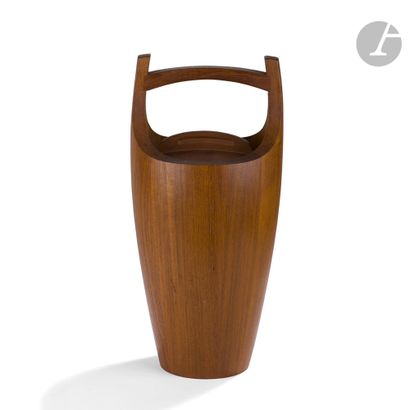 null JENS HARALD QUISTGAARD (1919-2008
)Teak ice bucket; topped by a handle. Black...