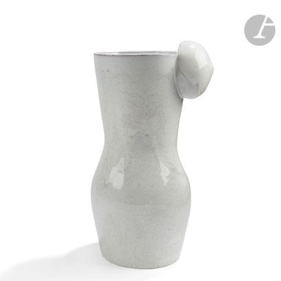 null 
GIO COLUCCI (1892-1974)



Anthropomorphism, 1949



Very important vase. Glazed...