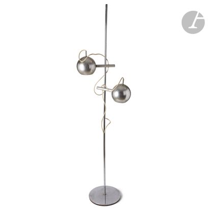 null MONIX PUBLISHERPost lamp
with chrome-plated metal shaft on a circular base also...
