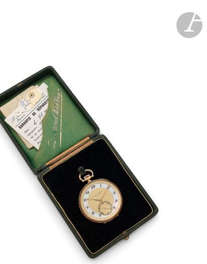  IWC. Vers 1930 
N° 863426 
Montre de poche en or 14k (585), cadran doré, cercle...