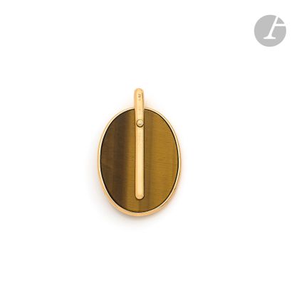 null DUNHILL

Pendentif en œil de tigre monté en or 18K (750). Signé. Travail français...