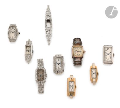 null Ensemble de 8 montres bracelets pour femme et un boîtier de montre (en l’état),...