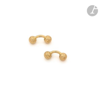 null HERMÈS

Pair of 18K (750) gold cufflinks representing golf balls. Signed and...