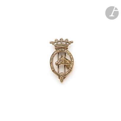 null HERMÈS

Broche-clip en argent doré représentant un protomée de cheval surmonté...