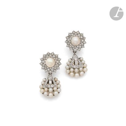 null JULES LACLOCHE

A pair of 18K (750) white gold and platinum earrings depicting...