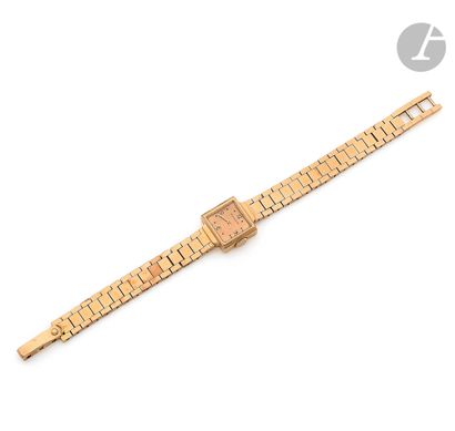null BOUCHERON. About 1950

N°12959

Ladies' wristwatch in 18K (750) gold, gilt dial,...