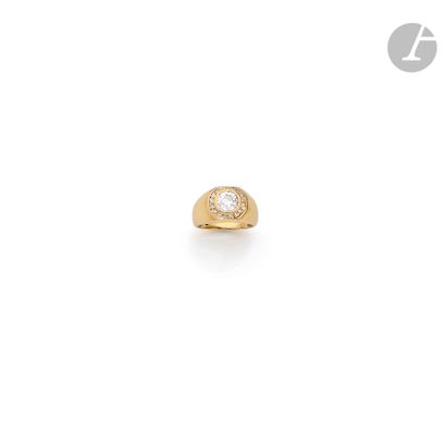 null 18K (750) gold signet ring set with a round old-cut diamond surrounded by smaller...