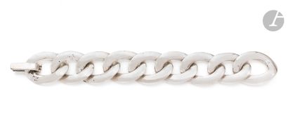 null Silver bracelet, articulated with large oval links. Length: 20 cm approximately....