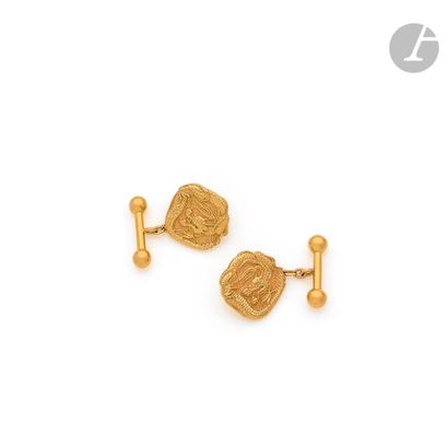 Pair of 18K (750) gold cufflinks with dragon...