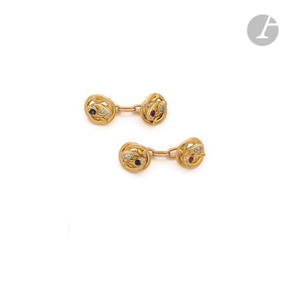 null Pair of 18K (750) gold cufflinks, each one drawing coiled snakes, the heads...