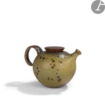 null ROBERT DEBLANDER (1924-2010
)Teapot; the spherical base, the handle detached,...