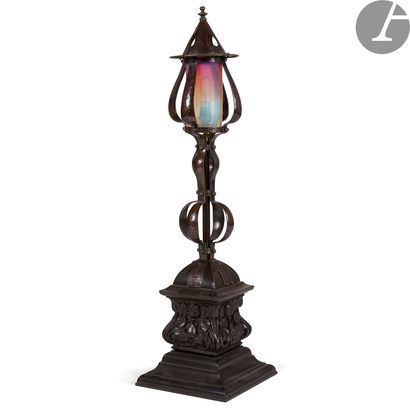  ARTS AND CRAFTS - GLASGOW SCHOOLA side lamp . The frame in patinated copper and...