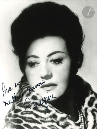 null Régine CRESPIN (1927-2007). Photographie avec dédicace autographe signée ; 24 x 18 cm.
Belle...