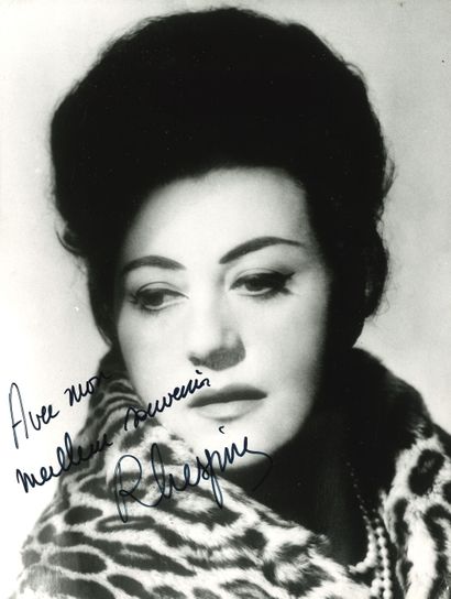 null Régine CRESPIN (1927-2007). Photographie avec dédicace autographe signée ; 24 x 18 cm.
Belle...