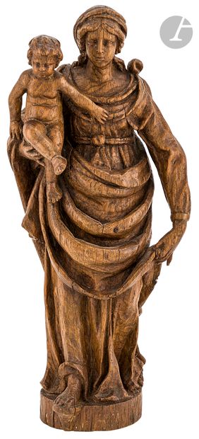 null Vierge à l’Enfant en chêne sculpté en ronde-bosse.
Nord de la France, XVIIe...