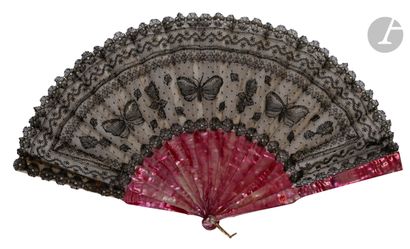 null Pink-tinted mother-of-pearl, circa 1880-1890
Folded fan, the leaf in black bobbin...