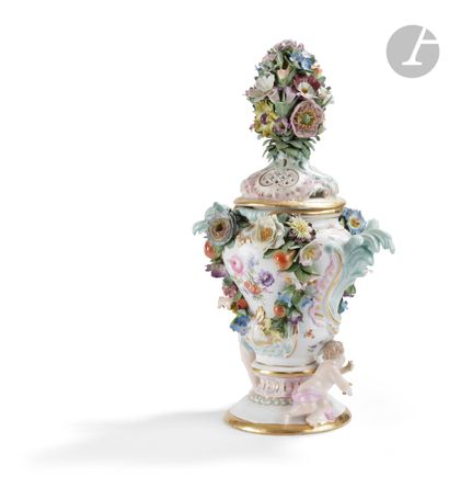 null Meissen
Vase pot-pourri couvert en porcelaine, de forme balustre, à décor de...