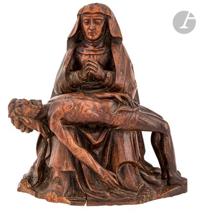 Vierge de Pitié en noyer sculpté. Dans le...