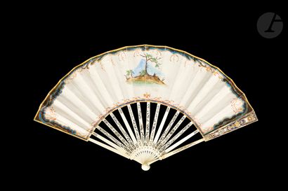 null Fleurs de paille, Europe, vers 1770-1780
Éventail plié, la feuille en soie peinte...