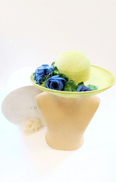 null Christian DIOR Paris. Pistachio green straw hat decorated with blue organza...