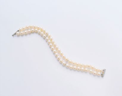 null Bracelet de 2 rangs de perles de culture, fermoir en or gris 18K (750). Longueur...