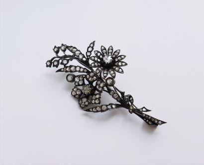 null Silver brooch forming a floral motif set with rose-cut diamonds. Work of the...