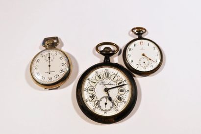 null Lot composed of 3 pocket watches, a regulator dial with cartridges, a blued...