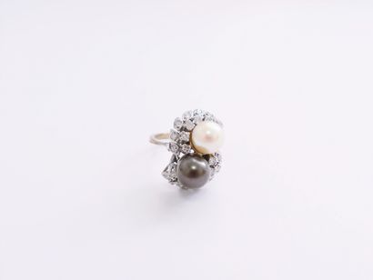  14K gold ring (585) , set with a white cultured...