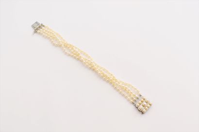 null Bracelet de 4 rangs de petites perles de culture, fermoir en or gris 18K (750)....