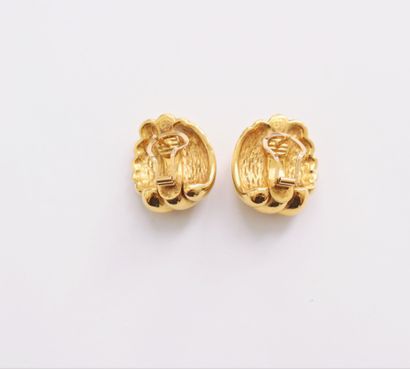  Pair of 18K (750) gold earrings, hollow, gadrooned. French work. Height : 2,3 cm...