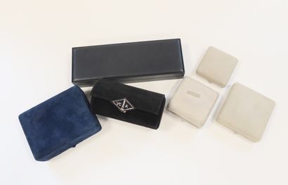 null VAN CLEEF & ARPELS. Lot of 6 different cases (as is)
