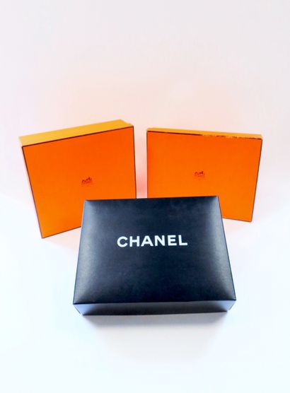 null Set of 3 boxes including 2 HERMÈS and 1 CHANEL (wear to one)