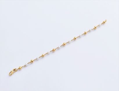 null Bracelet de billes polyédriques d'or 18K (750) scandées de perles de culture....