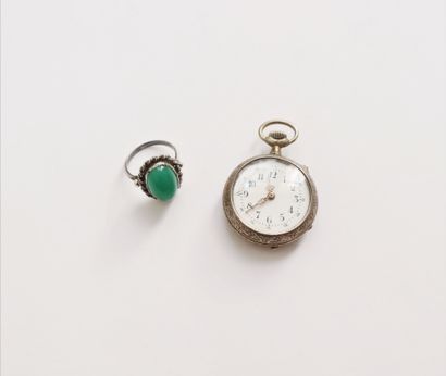  Silver set including : a ring and a pocket watch. Gross weight : 26,9 g