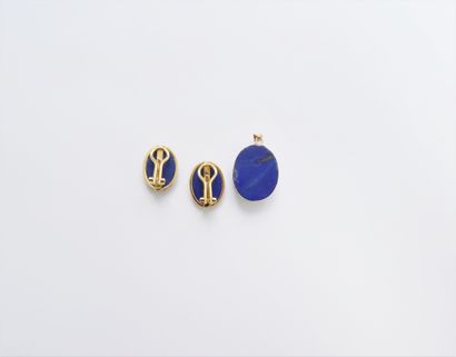 null Suite de bijoux en or 18K (750) sertis de lapis-lazuli cabochons comprenant...